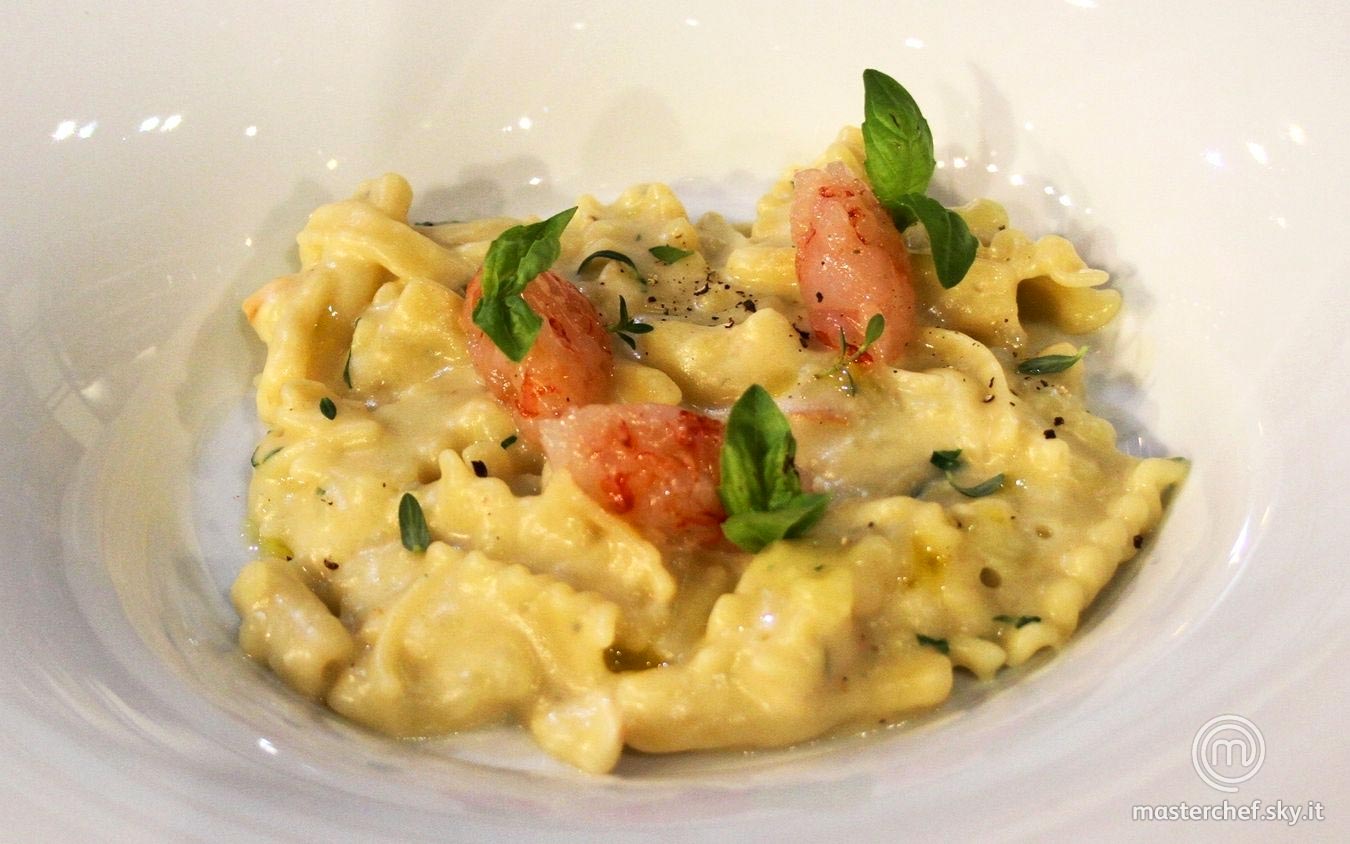 Pasta patate e provola con battuto di gamberi rossi