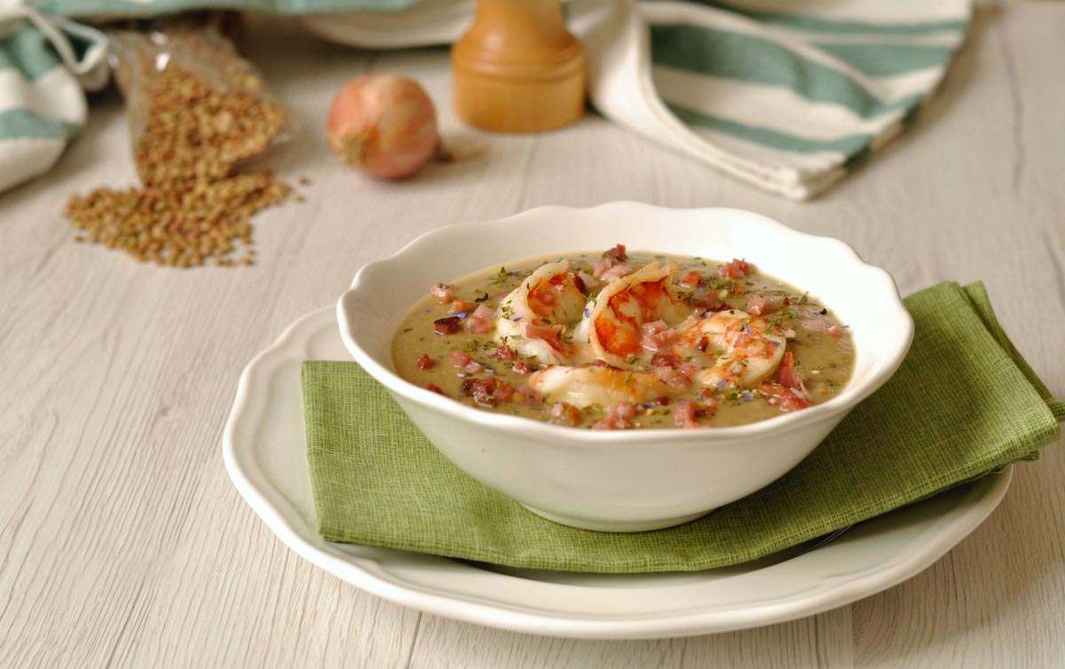 Minestra di lenticchie con gamberi rossi e pollo bollito