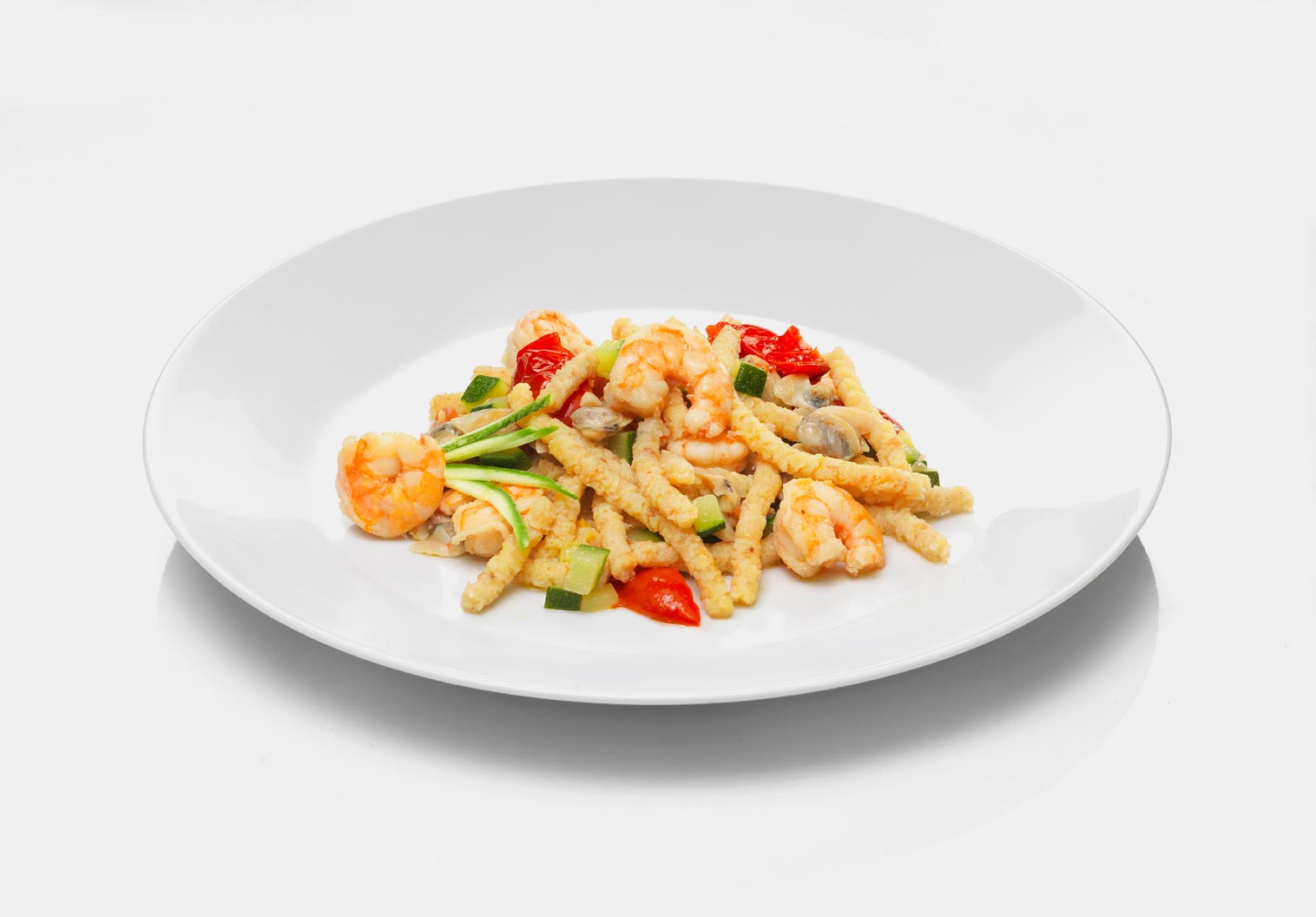 Passatelli al limone con brodo tiepido di tartufi e insalata di mare